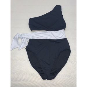 Cut Out One should One Piece Bathing suit 🩱